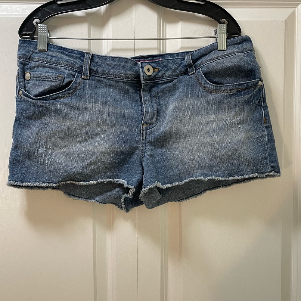 2011 Release GLO Jeans Short Shorts Juniors Size 15 Daisy Dukes
